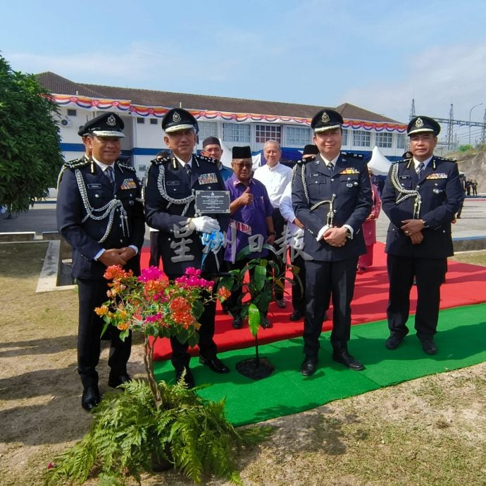 阿兹里：492警员受纪律处分