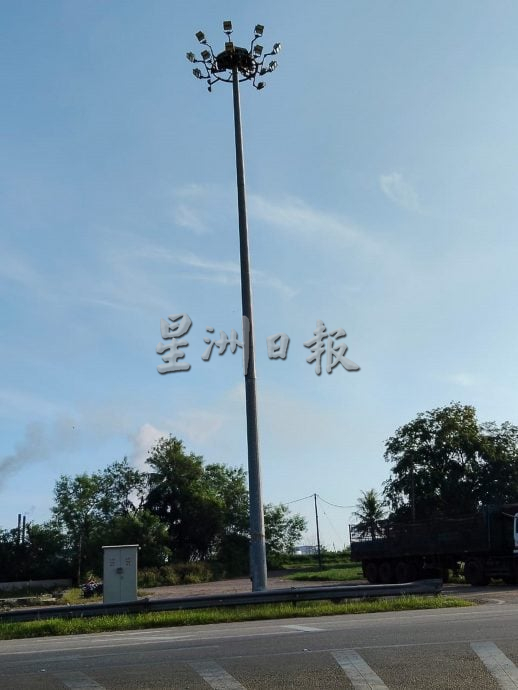 NS马口:加拉东大道与榕吉三岔路口照明灯失灵不亮逾一周