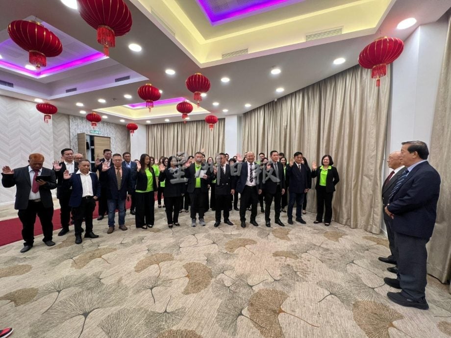 东(已签):吉兰丹永春会馆新届理事三机构宣誓就职。