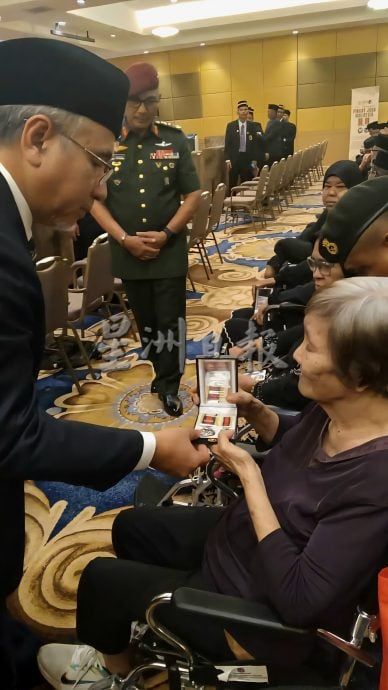 （全国版）国防部表扬逾千甲森退休伍人 大马华裔退伍军协会深表赞赏