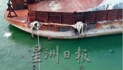 搁浅在士布浪达吉海滩  公众受促勿上废弃驳船玩
