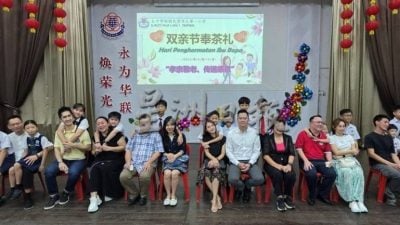 华联一校办双亲节   奉茶体现孝道礼仪美德