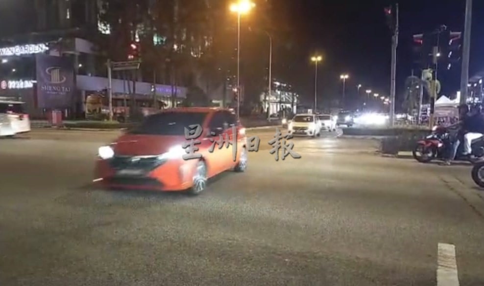 (古城封面副文)新交通圈开通车流大增,交通灯秒数未调整致大塞车