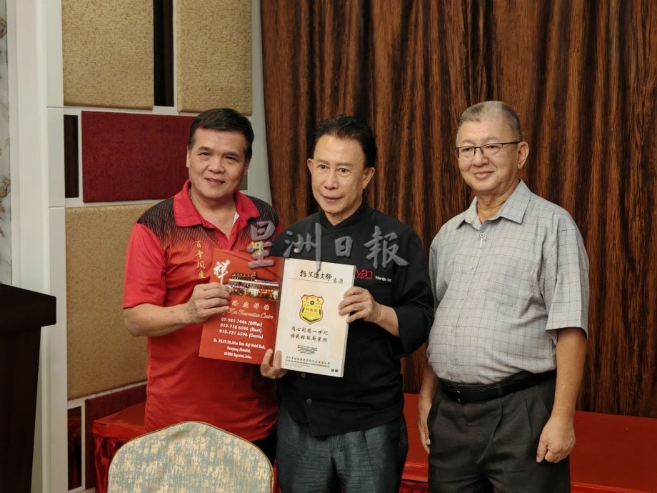 （古城第二版主文）10年后重返古城，甄文达认为甲州10年前后多进步，游客也已国际化