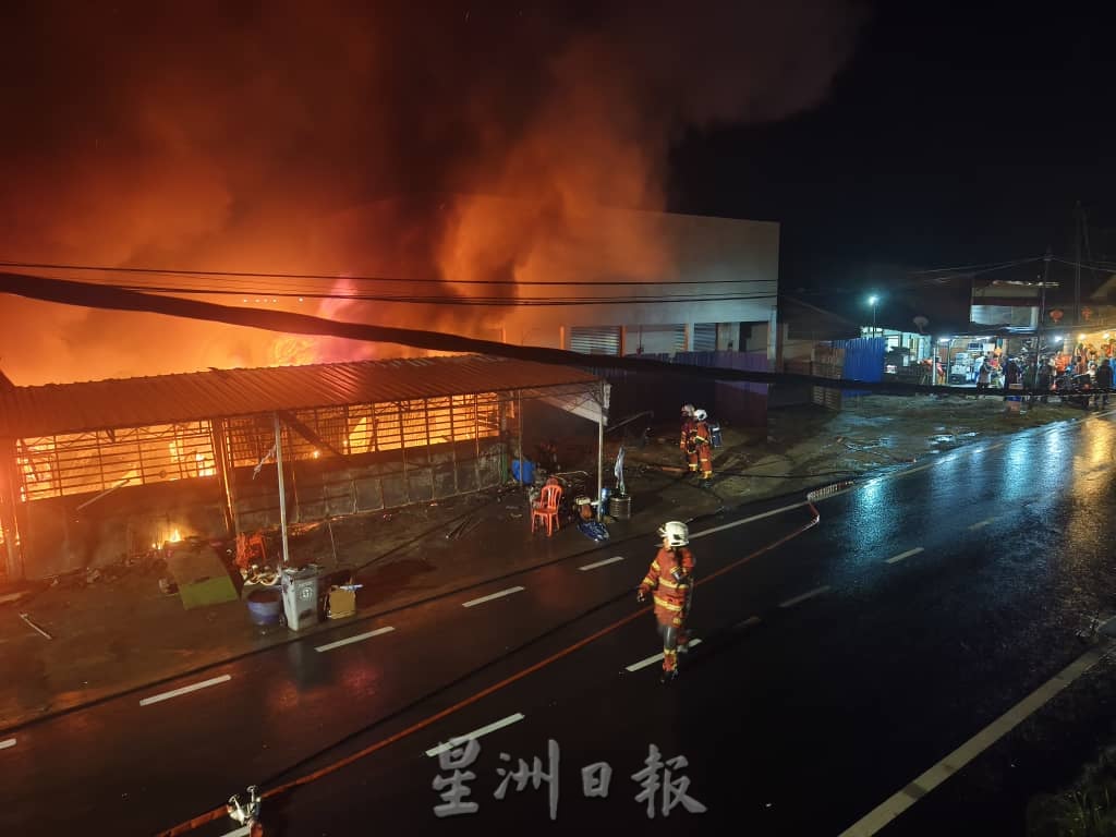 制水遇火灾　知知港新村2板屋狂烧　
