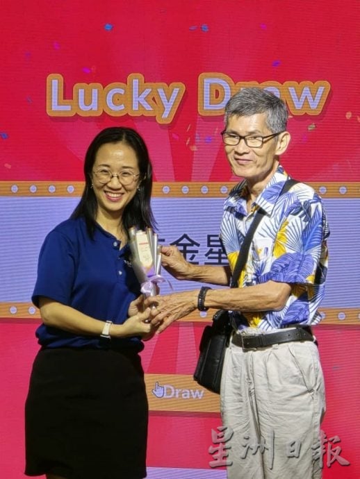 63岁方金星从零坚持学汉语拼音逾1年,乐在其中