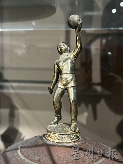 (20/6见报)星角摄/(古城)旧奖杯的意义