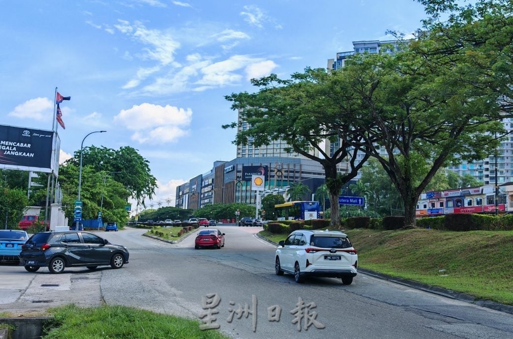 (已签发)柔:民生特工队:淡杯吉市场油站内路破损 民众:不要一补再补了