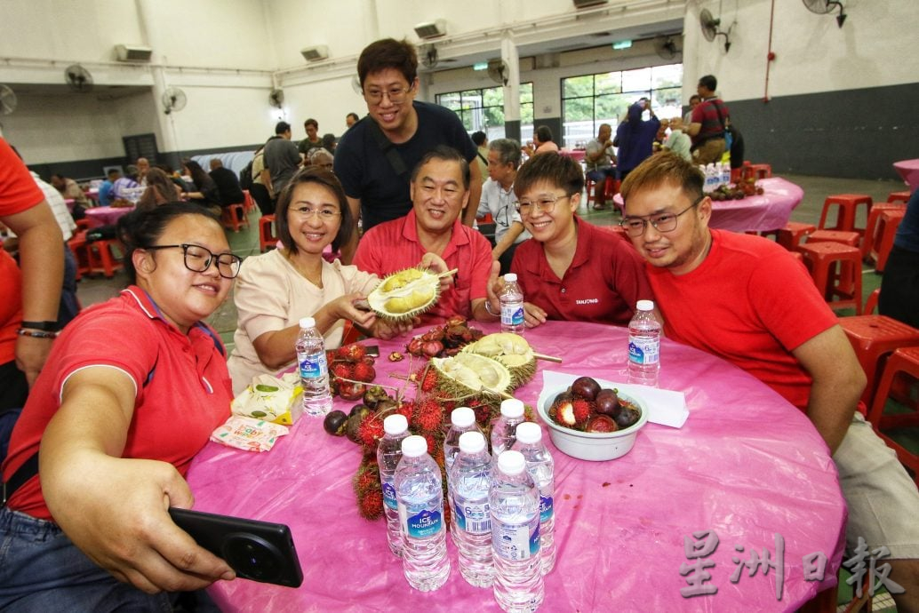 (大北马)郑来兴办600公斤榴梿会 300人共襄盛举