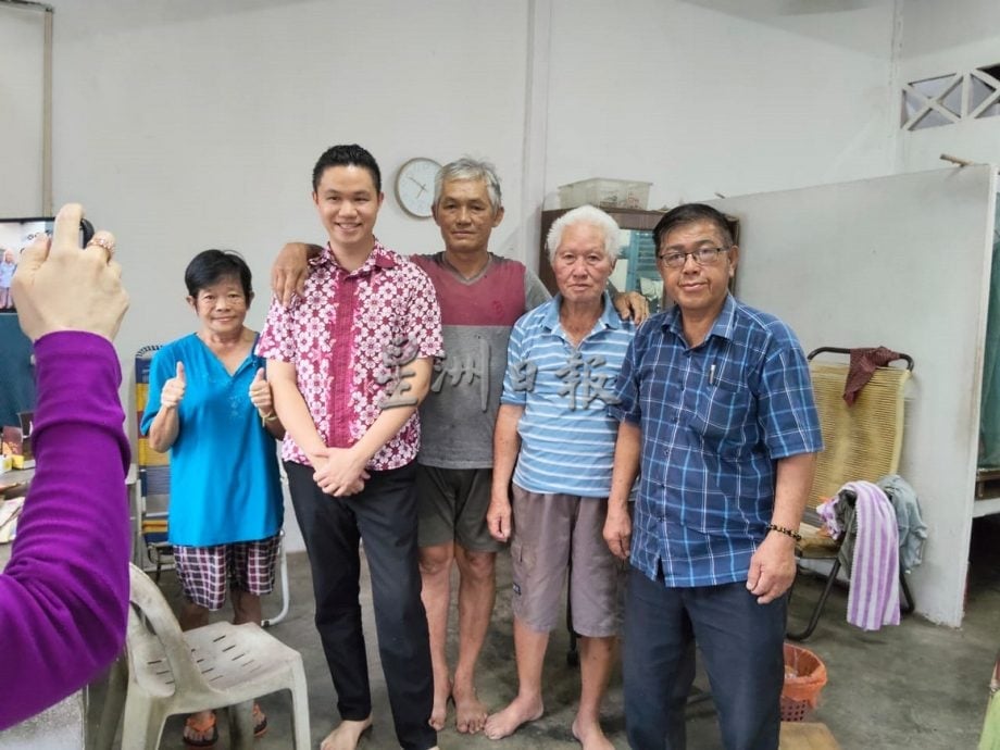 三十年后的团聚 医生与素未谋面外公温情相见