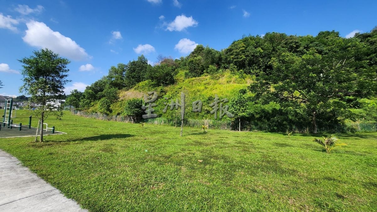 登山群涉擅闯住宅区小山林 居民怒轰不负责任