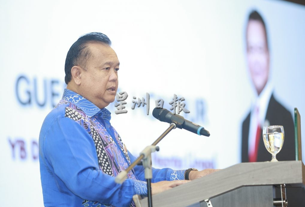 发展国家测量师具备优渥待遇和清晰职业发展 亚历山大：我国年轻人在竞争已处于劣势