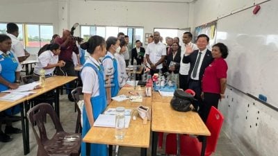 圣马可中学校旁土地问题未解 曹观友促教会寻双赢方案