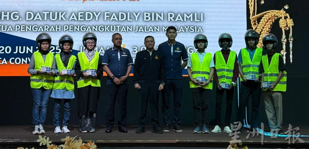 请签发（全国版）艾迪法德里：惠民措施者涉飙摩托车，吊销驾照