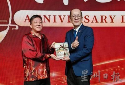 （全国版）方志民：政府应当把关外国商店的商品。