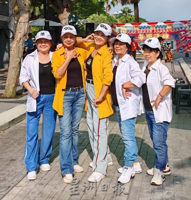 文化街父亲节搞“反串”，有趣得来不失温馨