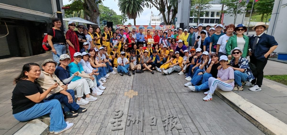 文化街父亲节搞“反串”，有趣得来不失温馨