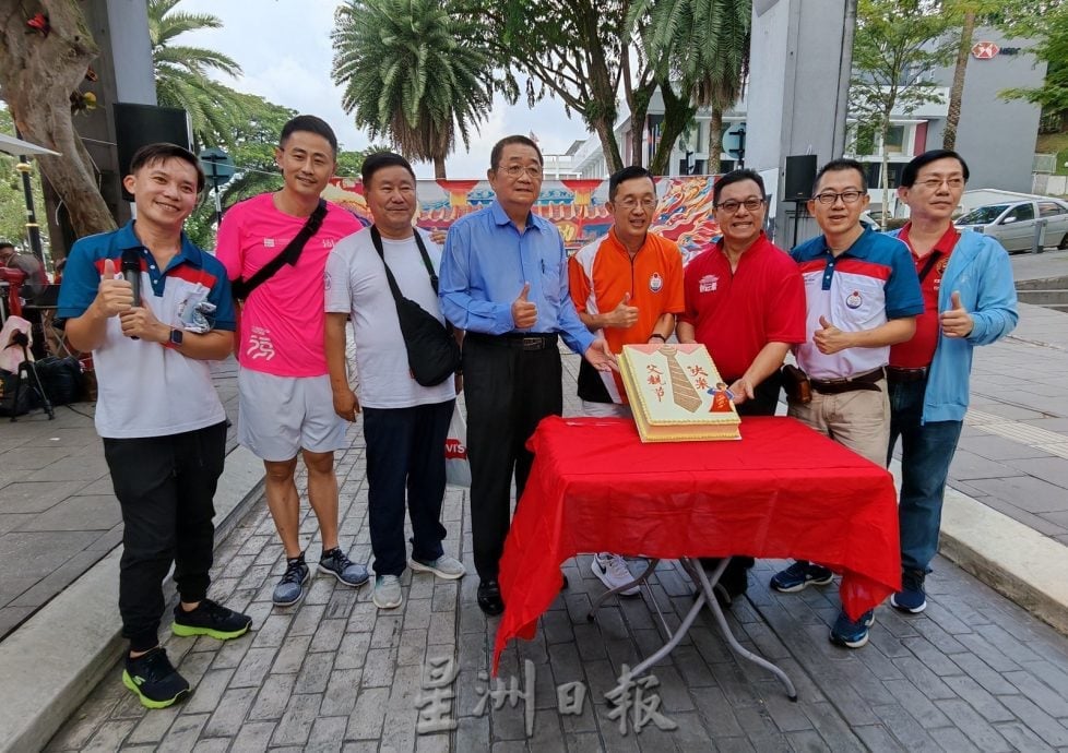 文化街父亲节搞“反串”，有趣得来不失温馨