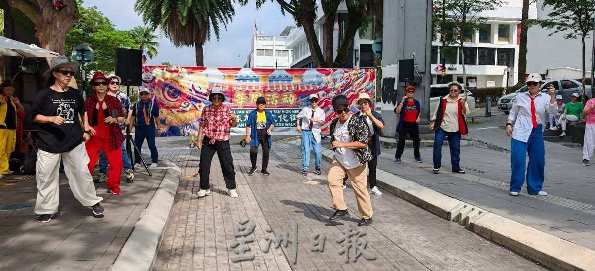 文化街父亲节搞“反串”，有趣得来不失温馨