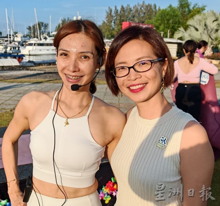庆国际瑜伽日 集体瑜伽大汇演