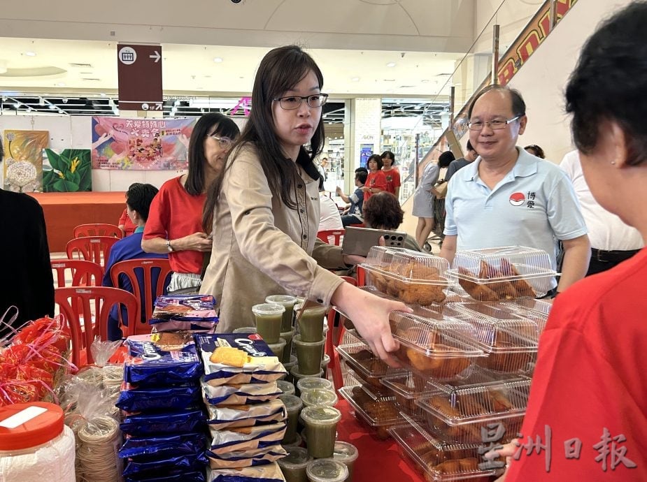 怡白兰园浸信教会 义卖会捐3特殊群体