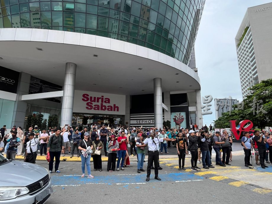 两场和平集会雨中进行　1场反贪1场挺哈芝芝慕沙　