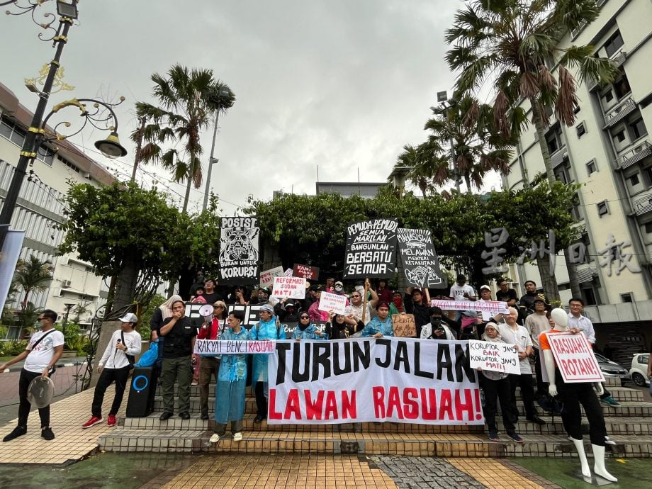 两场和平集会雨中进行　1场反贪1场挺哈芝芝慕沙　
