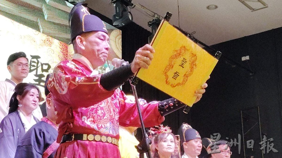 (已签发)柔:**版头**汉服亮相宣旨场 麻广肇会庆弘扬文化新风貌