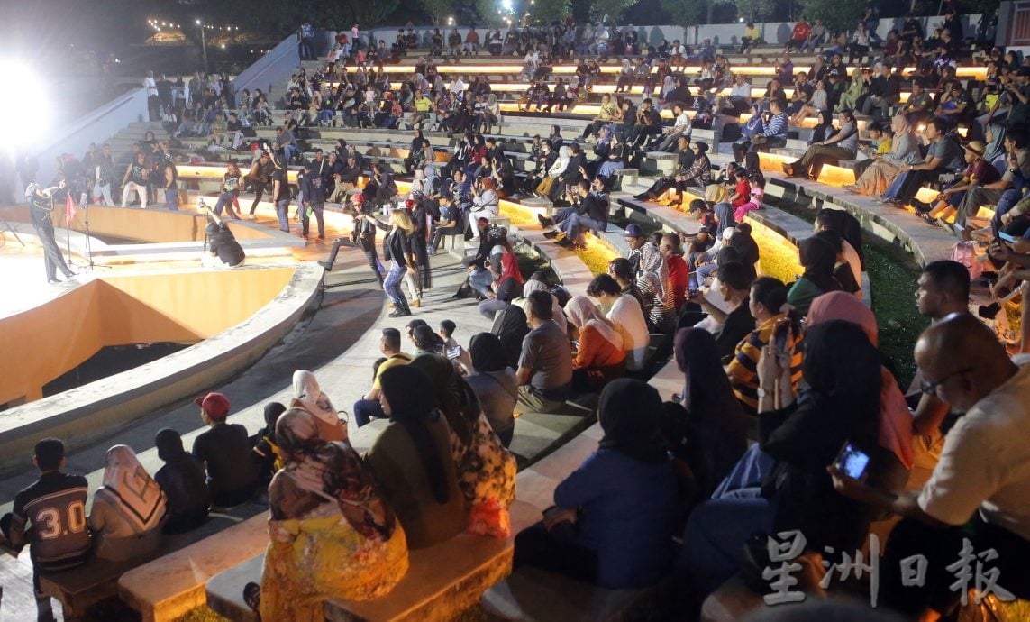怡市政厅37周年 摇滚夜嗨翻天