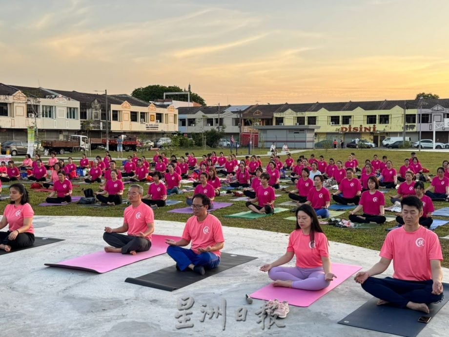 (古城封面主文)逾150人参与瑜伽慈善活动,为甲癌症协会筹获1万3650令吉