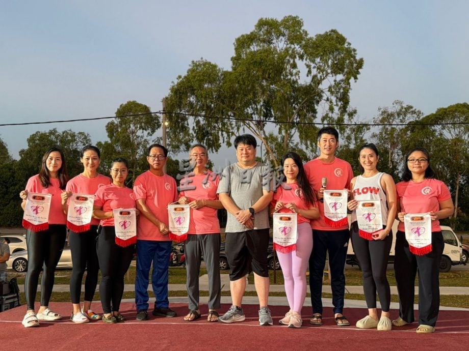 （古城封面主文）逾150人参与瑜伽慈善活动，为甲癌症协会筹获1万3650令吉