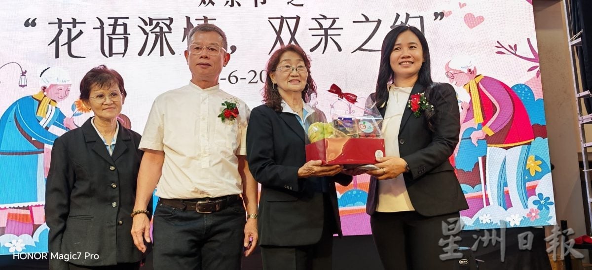 东:已签发:关丹华团联合会副会长郑春子建议政府,需正视年长者的需求及提升福利