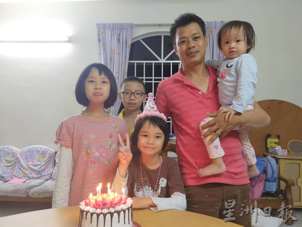 霹：24日见报／封底主文／家好热闹︱双溪古罗夫妇18年育5孩 家中日日有声有笑