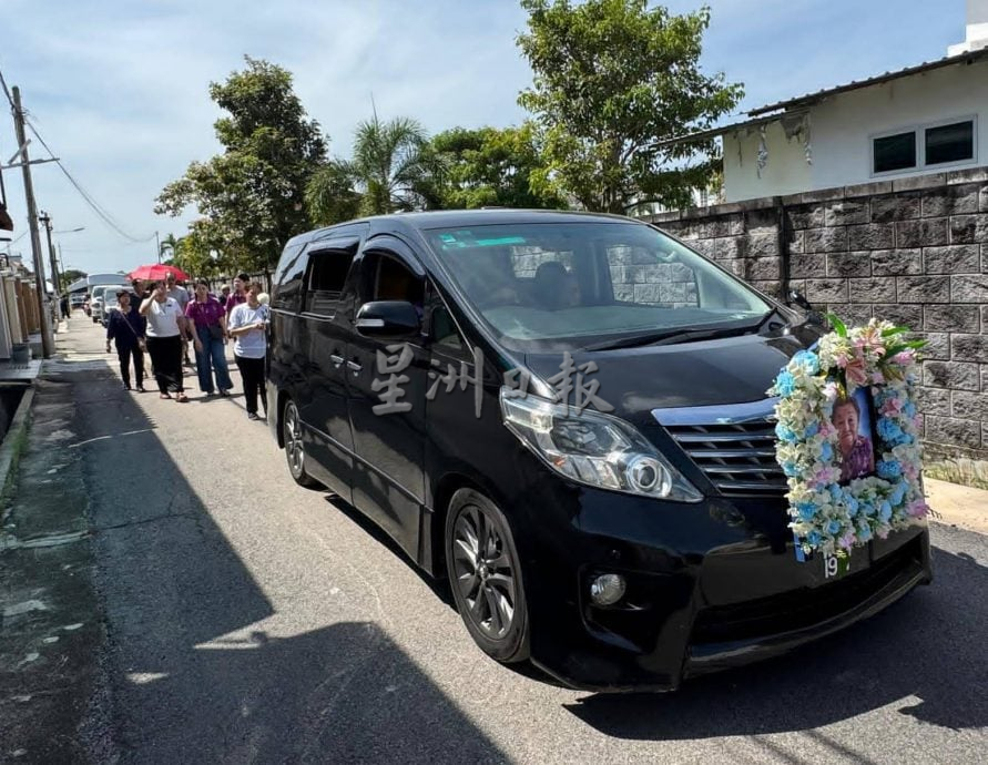 （大北马）“暹罗姐妹咖哩面”摊主之一的林桂来举殡。