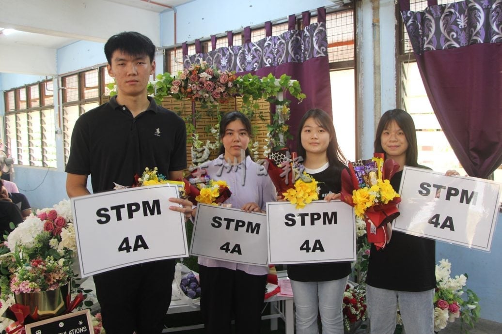 东:(已签发)人数冠劳勿,玛慕国中5学生考获4.0满分