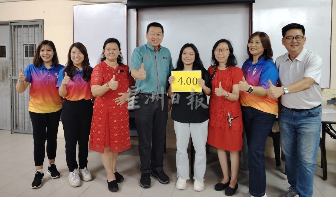 东（已签）：STPM放榜，吉兰丹中华国民型中学考生考获100％及格，平均积分是2.92分