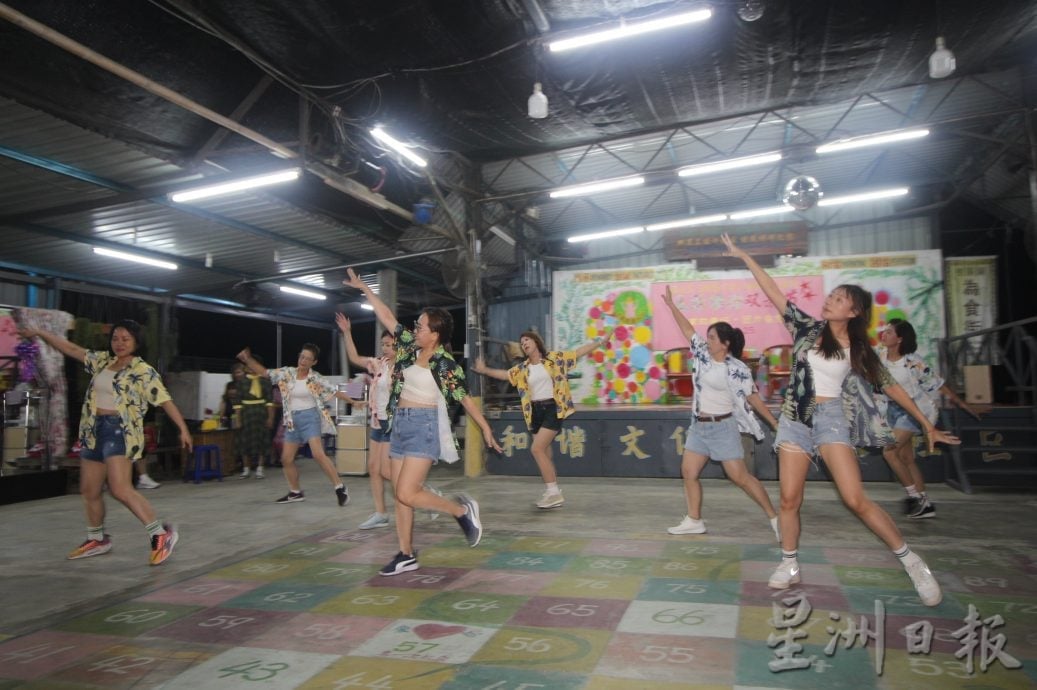 东：（已签发）双溪兰睦邻社区庆双亲节，节目多姿多彩温馨热闹
