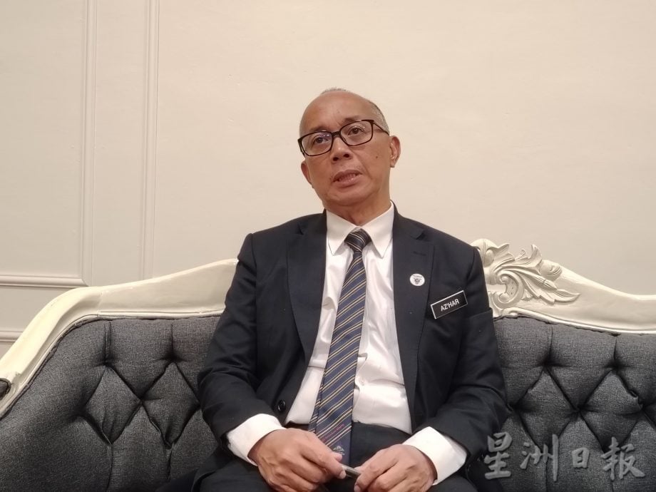 大都会/士拉央市议会副主席阿兹哈尔三苏里:外劳不允准在小贩中心(Kawasan penjaja)和摊位(gerai)工作 餐馆领域不成问题