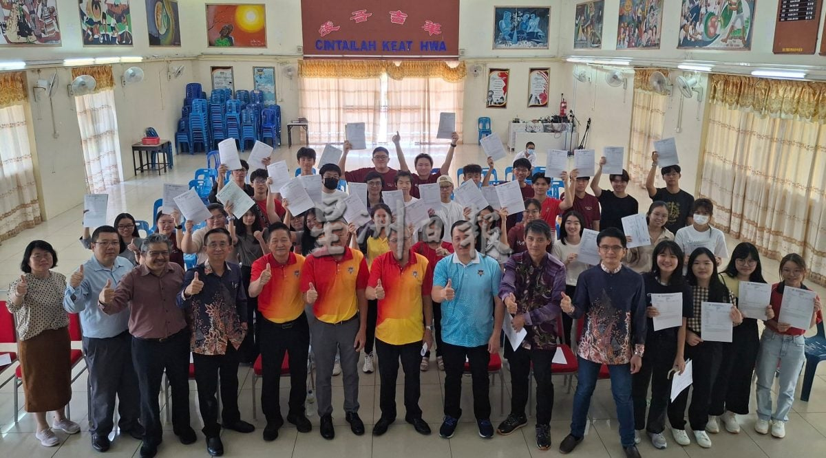 STPM放榜 | 吉华华中3人获全A 陈奕达唯一报考华文