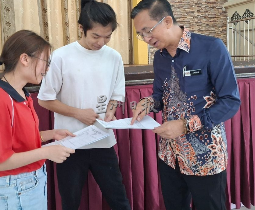 STPM放榜 | 吉华华中3人获全A 陈奕达唯一报考华文