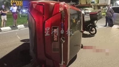 驾MADANI车牌BEZZA凌晨翻车 巴生华青惨遭夹毙