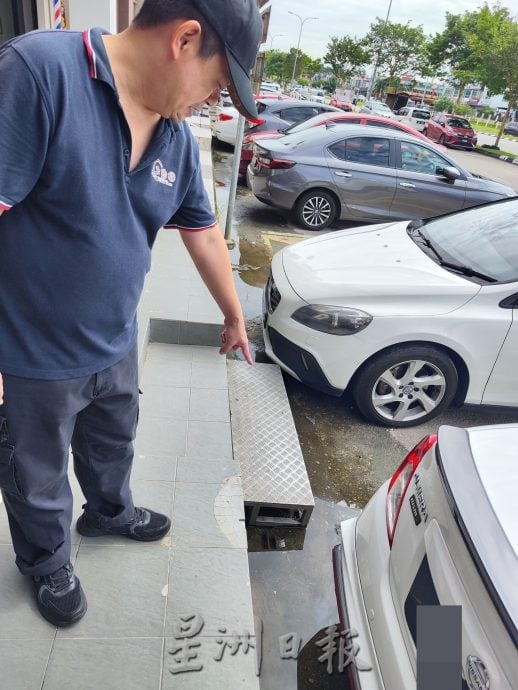 **已签发**柔:头条之一:民生特工队〡商区水沟阻塞大雨必淹 商民好困扰