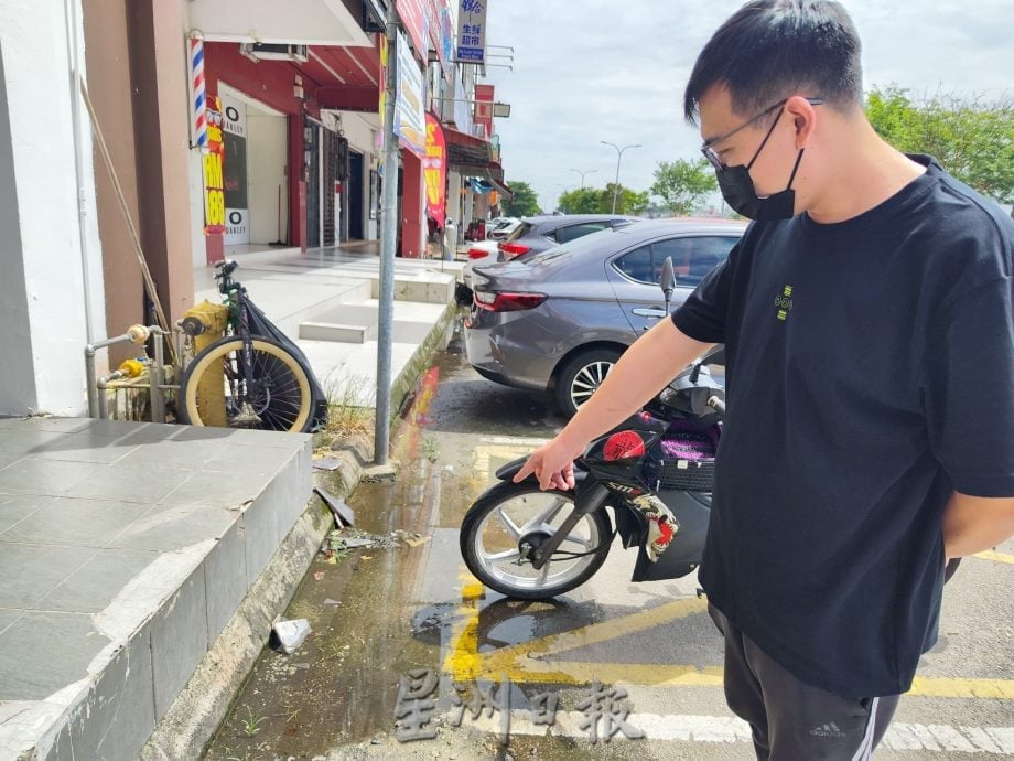 **已签发**柔:头条之一:民生特工队〡商区水沟阻塞大雨必淹 商民好困扰