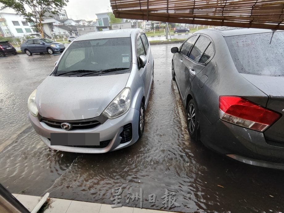 **已签发**柔:头条之一:民生特工队〡商区水沟阻塞大雨必淹 商民好困扰