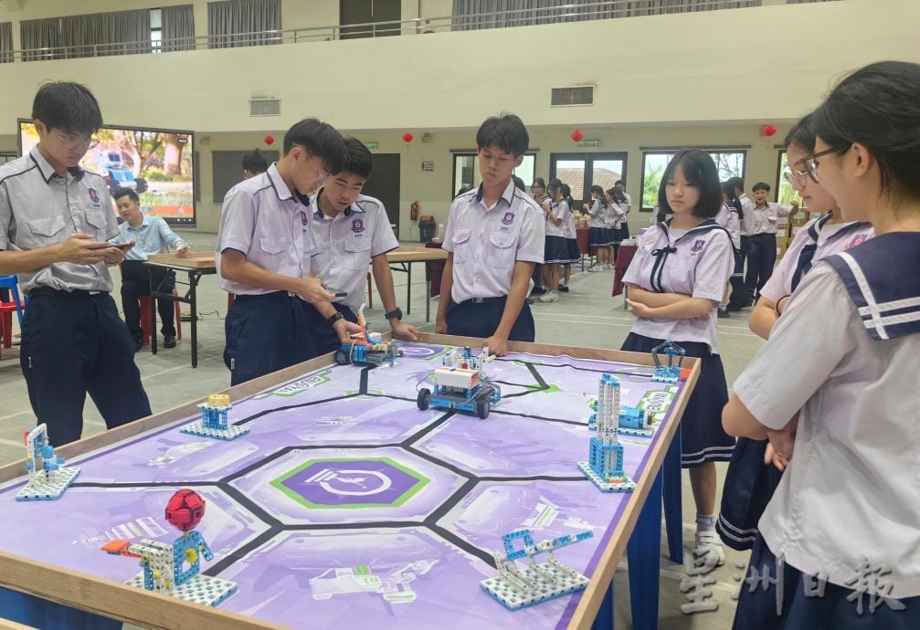 紧贴发展趋势装备未来 深斋中学明年AI纳正课