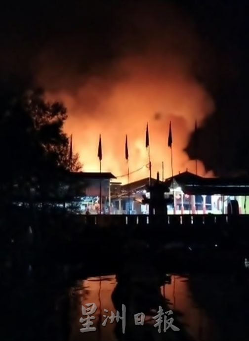 峇眼巴硕大火灾 近20间建筑物烧毁