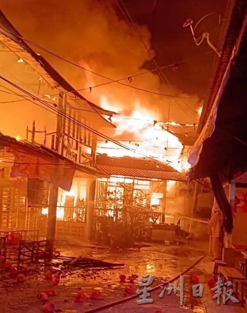 峇眼巴硕渔村史上最大火灾  23建筑毁 村民惊醒逃生