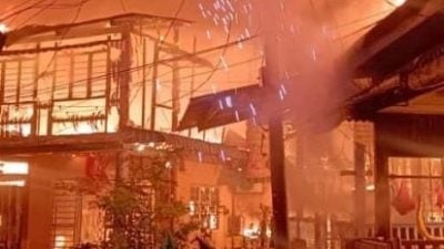 视频 | 峇眼巴硕渔村史上最大火灾  23建筑毁 村民惊醒逃生