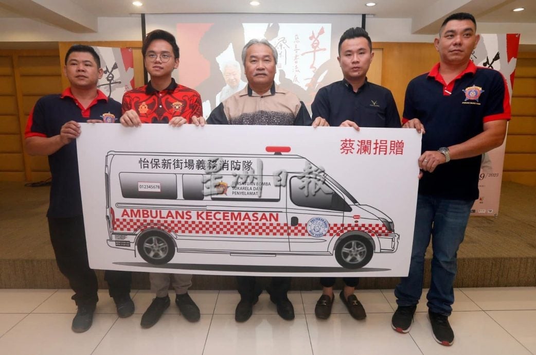 捐救护车遗爱人间 蔡澜赞怡保芽菜最好吃