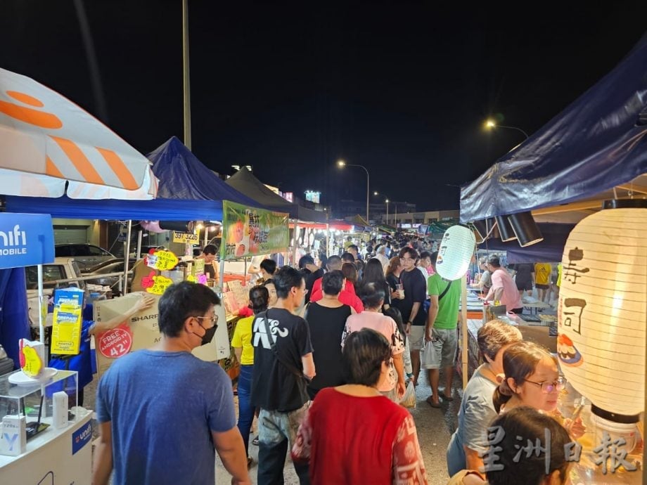 怡新都7月铺路植行道树 安置周二夜市附近作业